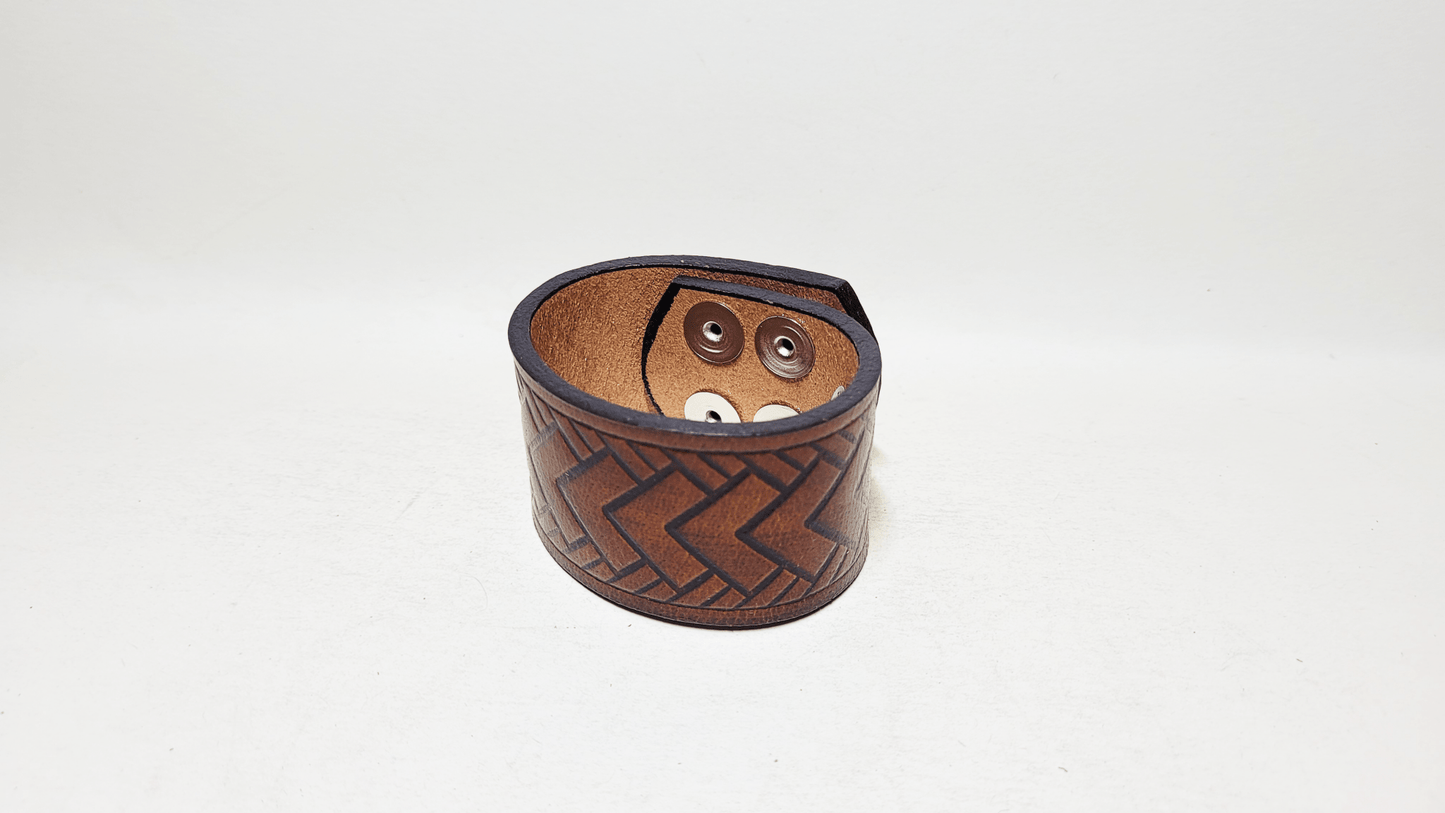 Handmade Embossed Leather Bracelet - Buffalo Artisanal - B-254
