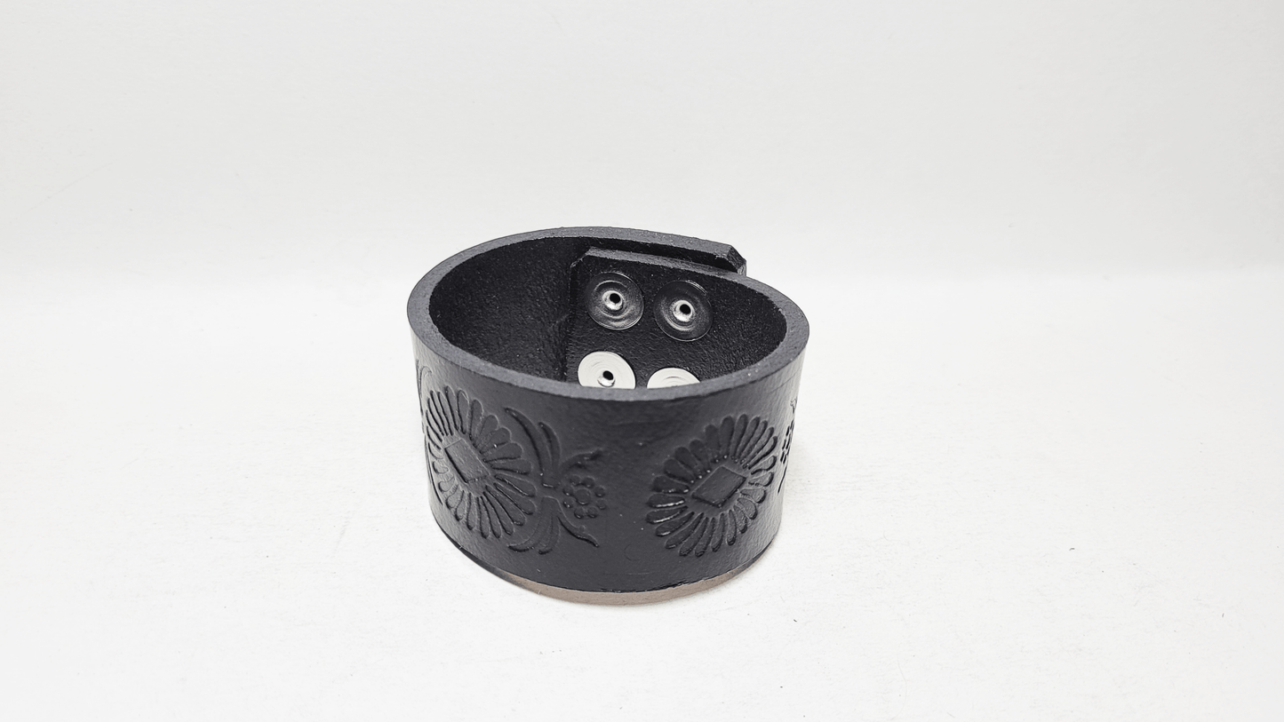 Handmade Embossed Leather Bracelet - Buffalo Artisanal - B-244