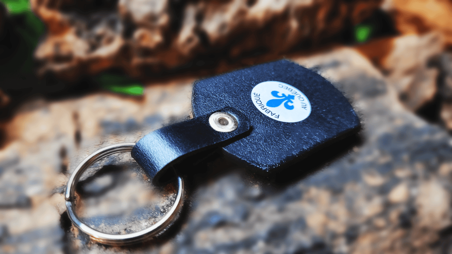 Handmade Embossed Leather Keychain - Buffalo Artisanal - PC-159N