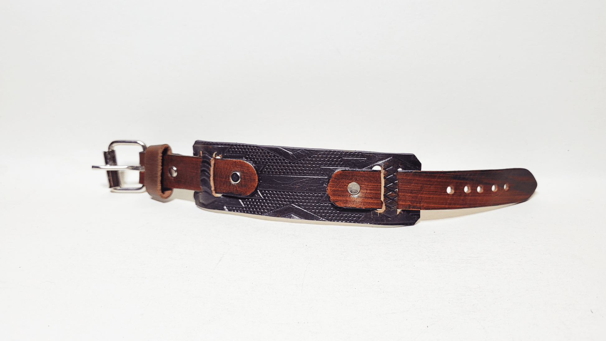 Handmade Embossed Leather Bracelet - Buffalo Artisanal - B-240