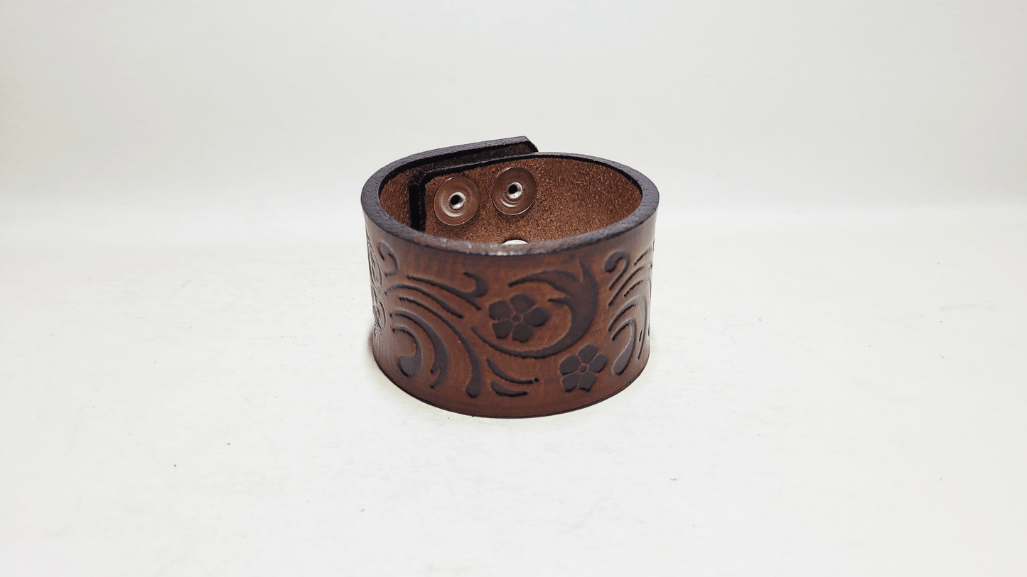 Handmade Embossed Leather Bracelet - Buffalo Artisanal - B-193