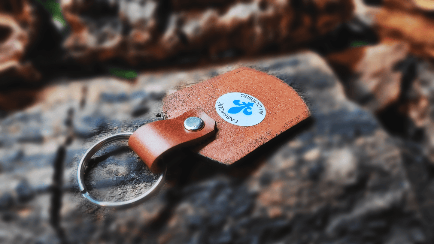 Handmade Embossed Leather Keychain - Buffalo Artisanal - PC-192C